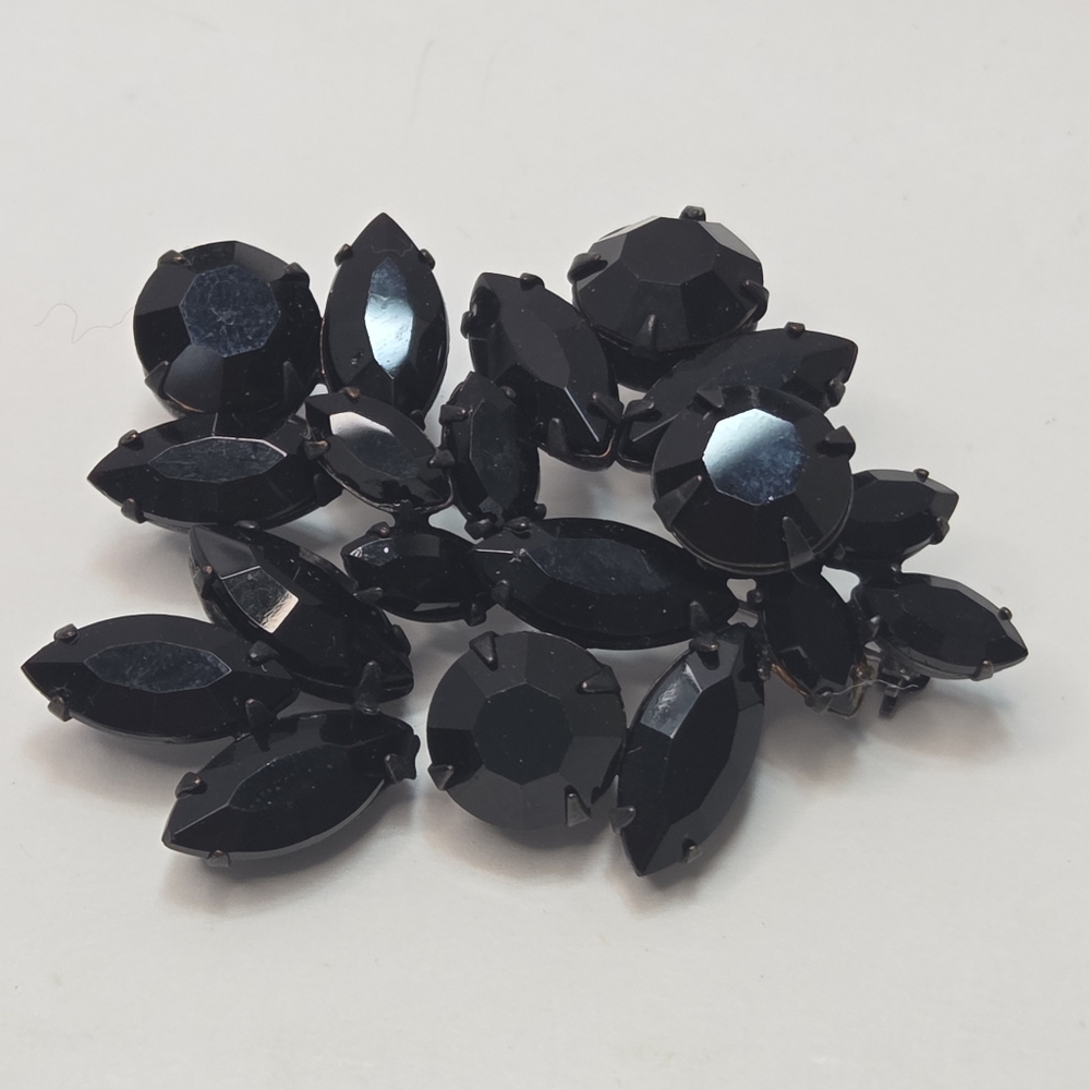 vtg regency black glass faceted prong set abstract brooch pin mcm costume